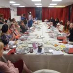 Reunión de mujeres en el piso superior